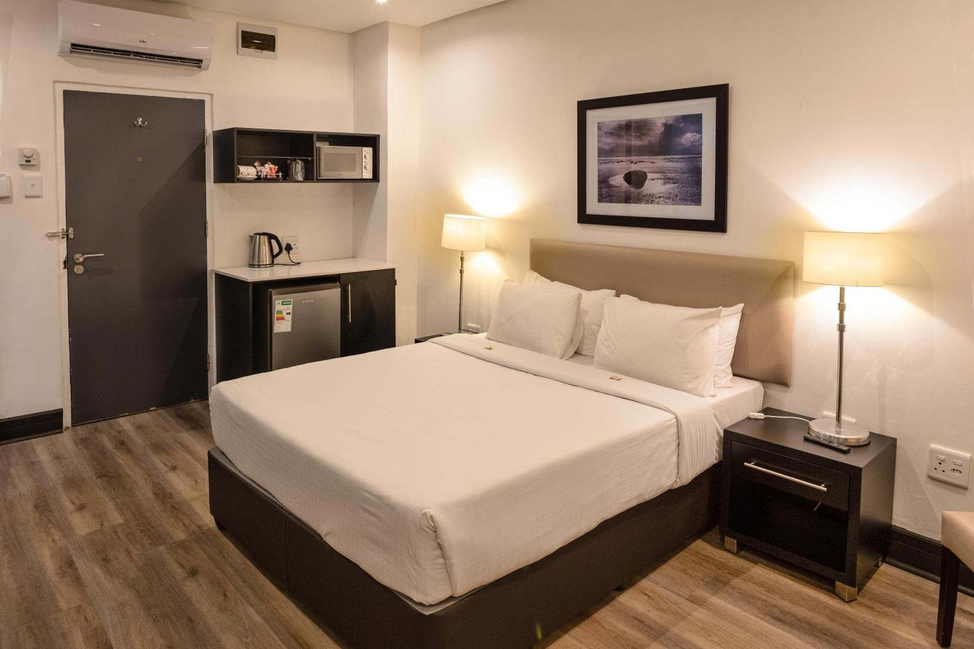דורבן Parade Hotel מראה חיצוני תמונה