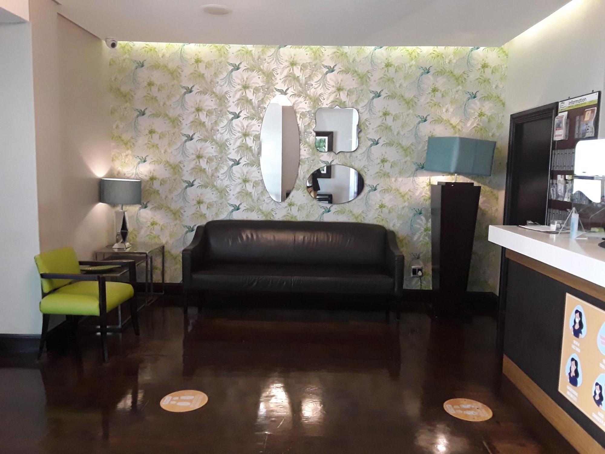 דורבן Parade Hotel מראה חיצוני תמונה