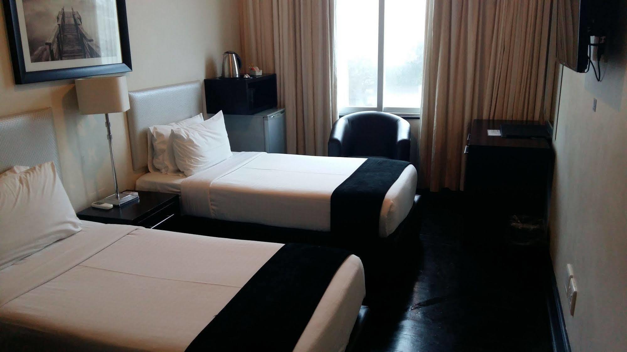 דורבן Parade Hotel מראה חיצוני תמונה