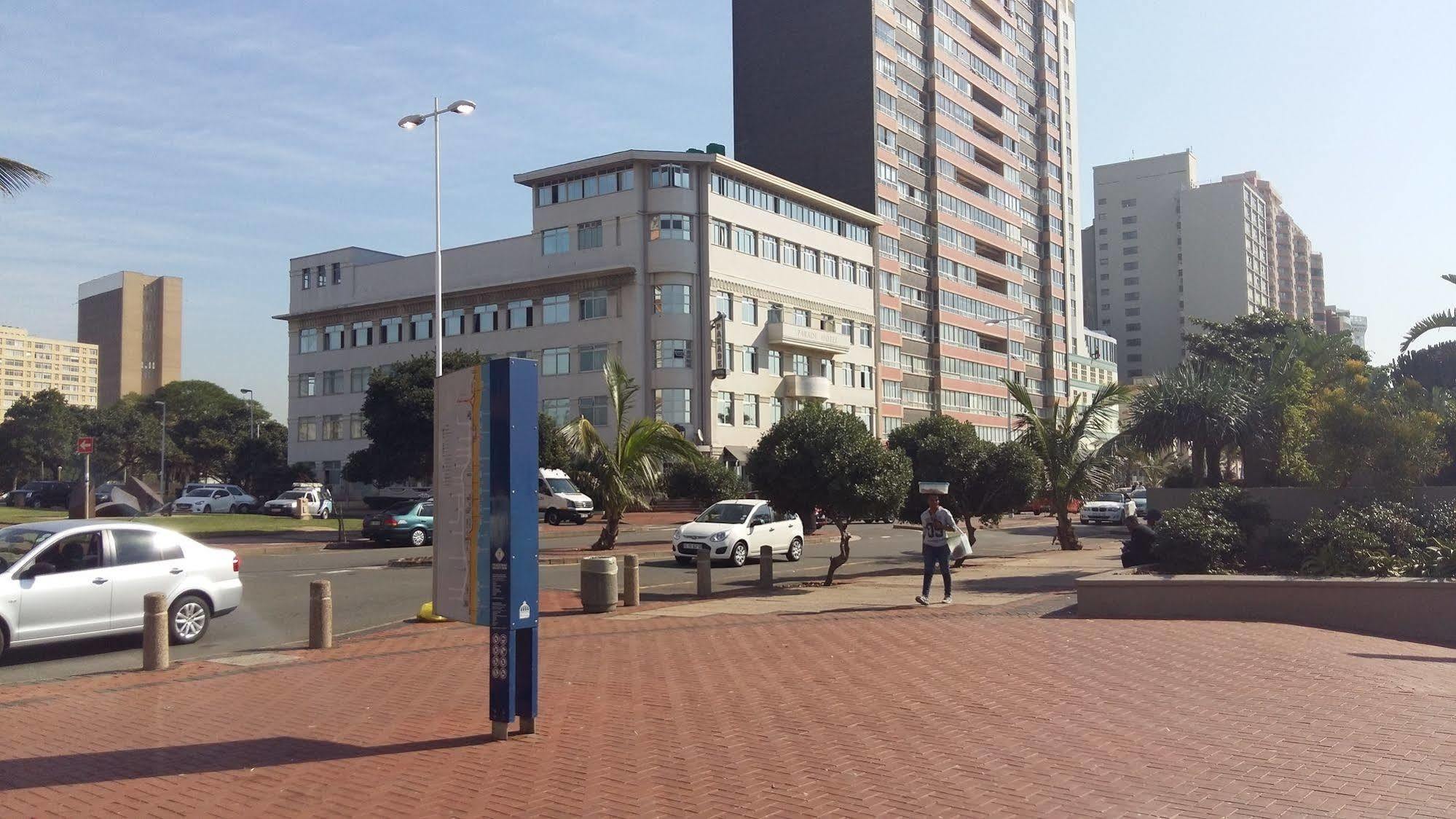 דורבן Parade Hotel מראה חיצוני תמונה